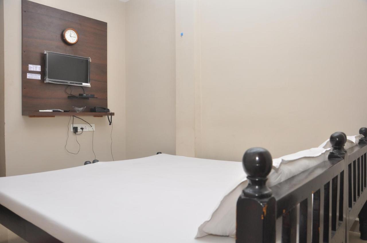 Hotel Temple City Papanasam エクステリア 写真